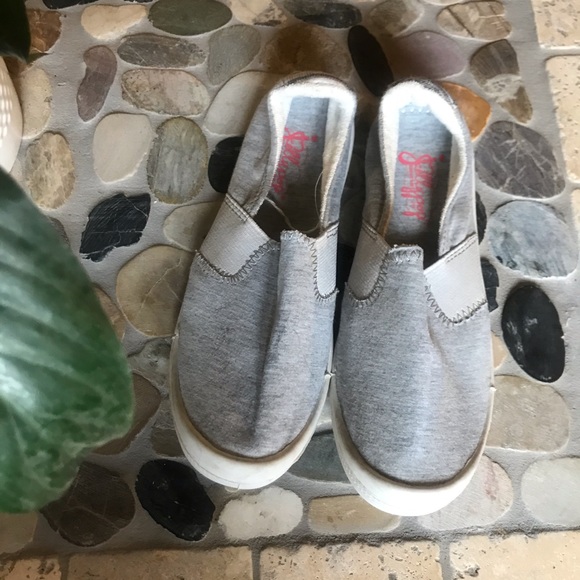 Light gray slip on shoes - Picture 5 of 6